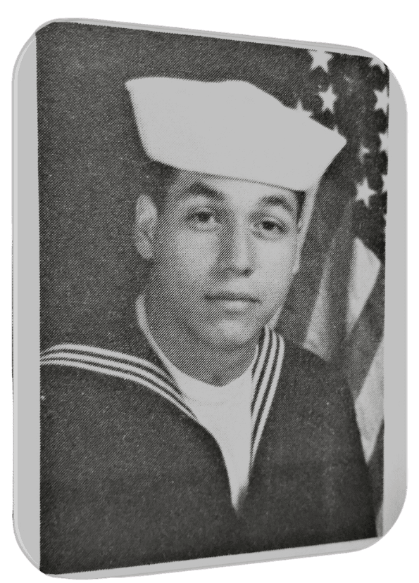 Milton Palacio como joven marinero de la Marina de los EE. UU.